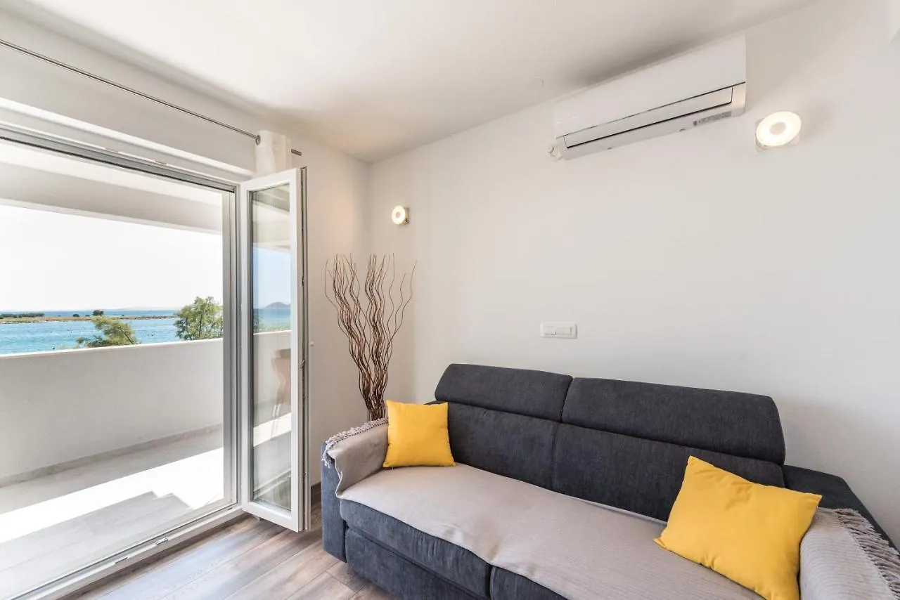 Apartments Janice Pakostane