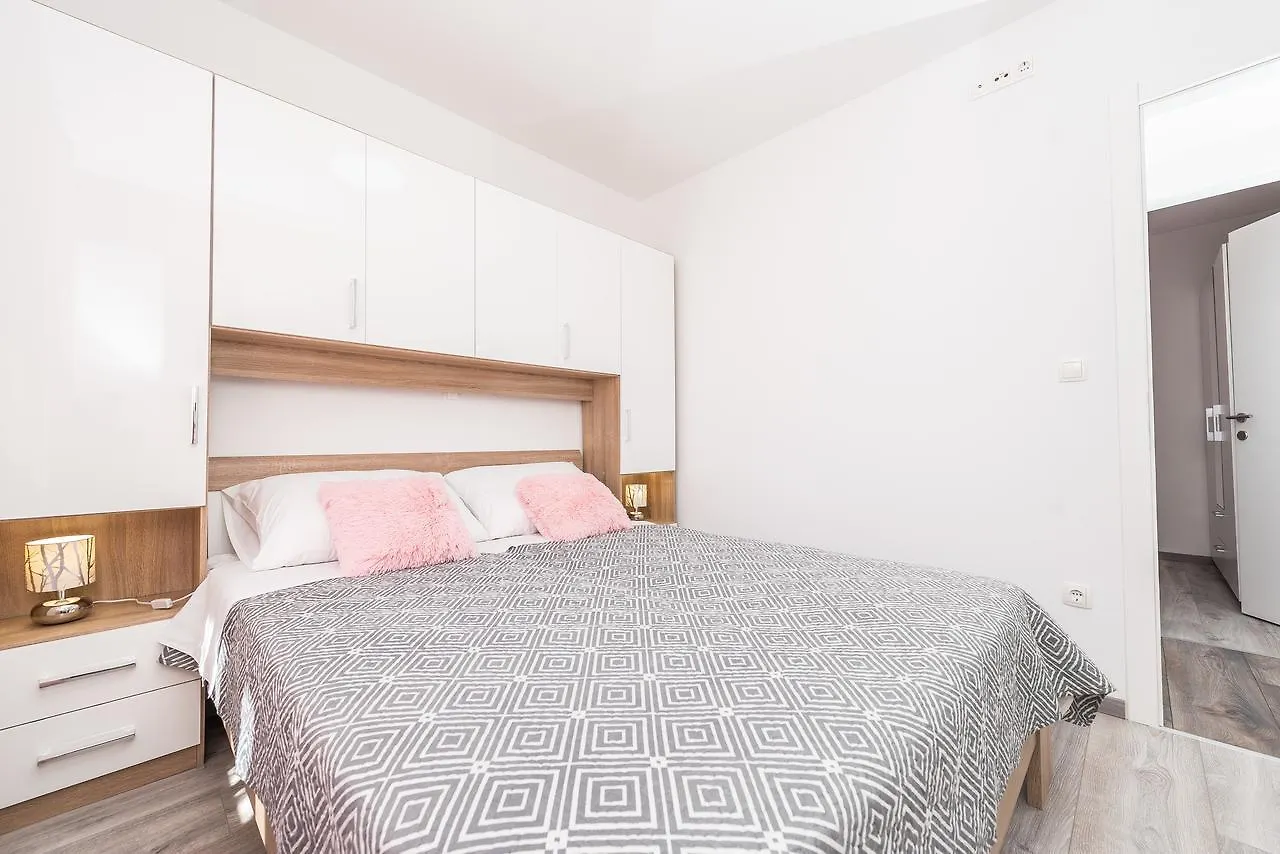 Apartments Janice Pakoštane Hırvatistan