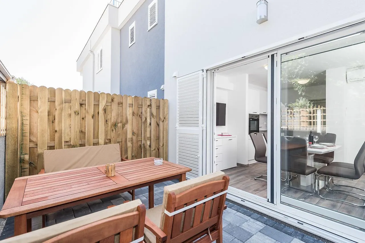 Apartments Janice Pakoštane Hırvatistan