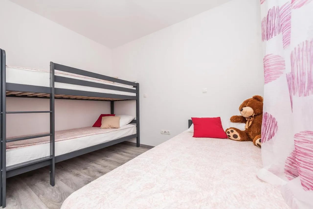 Apartments Janice Pakostane