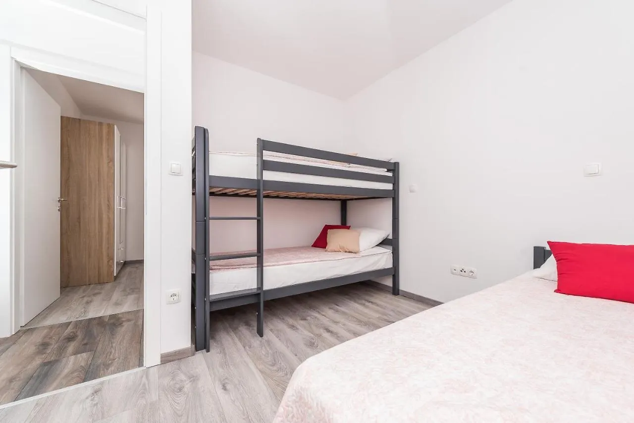 Apartments Janice Pakostane 0*,