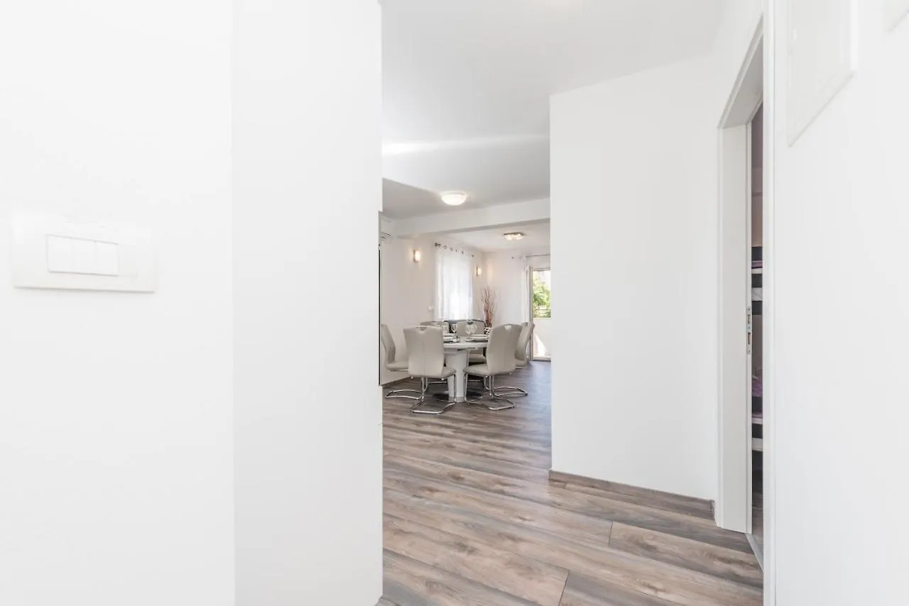 Apartments Janice Pakostane 0*,