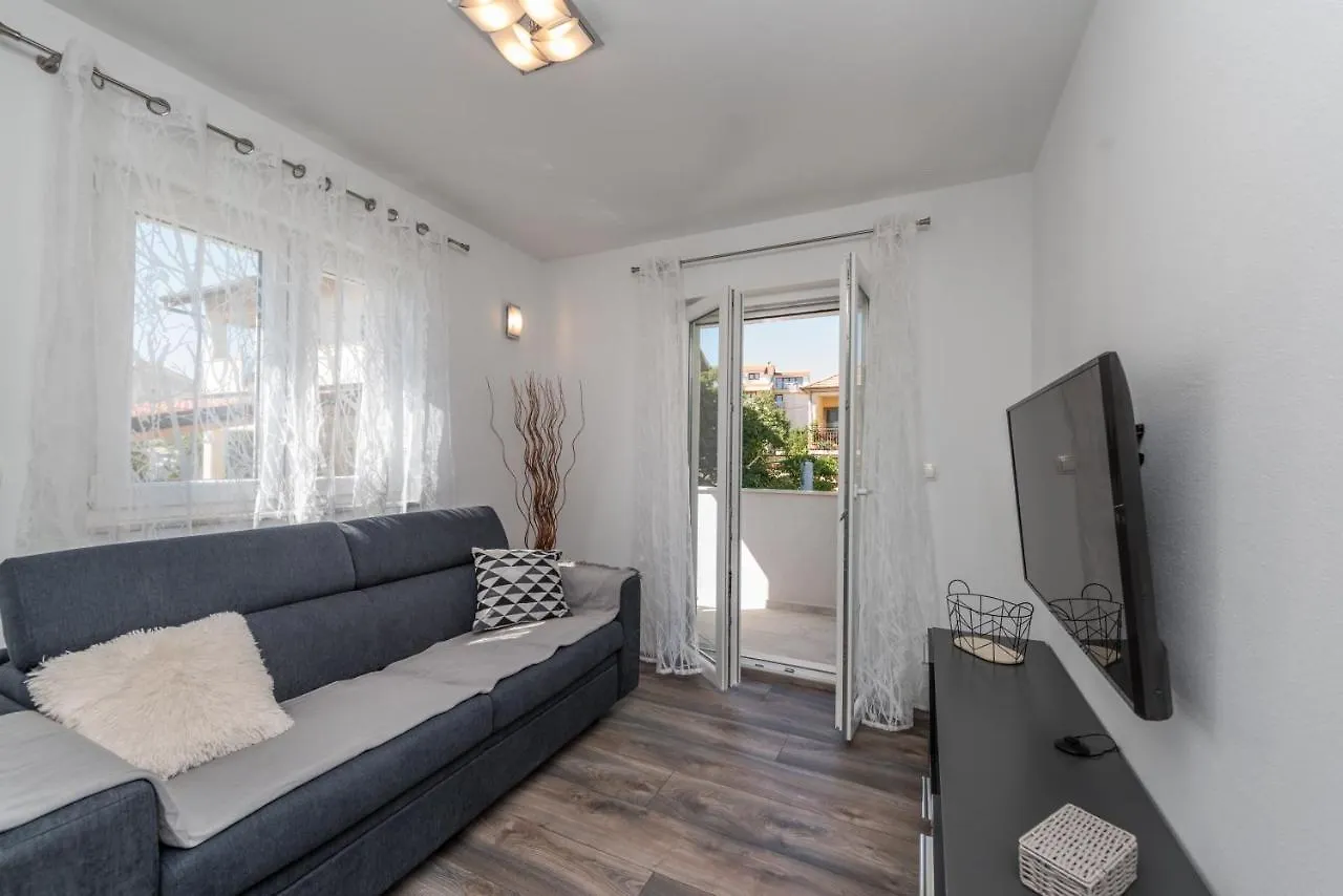 Apartments Janice Pakostane