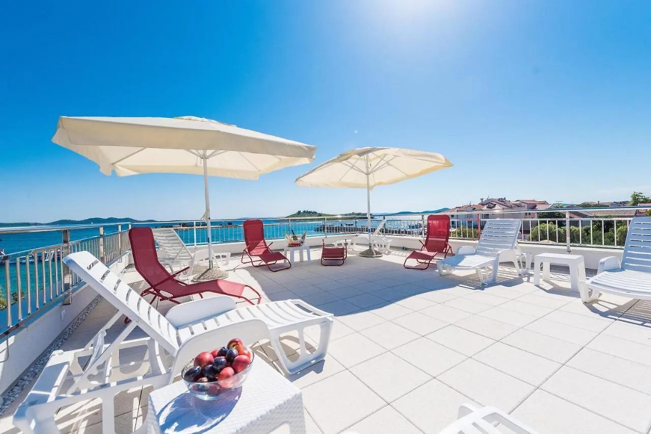 Apartments Janice Pakostane 0*,