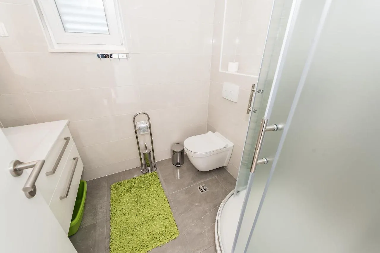Apartments Janice Pakostane 0*,