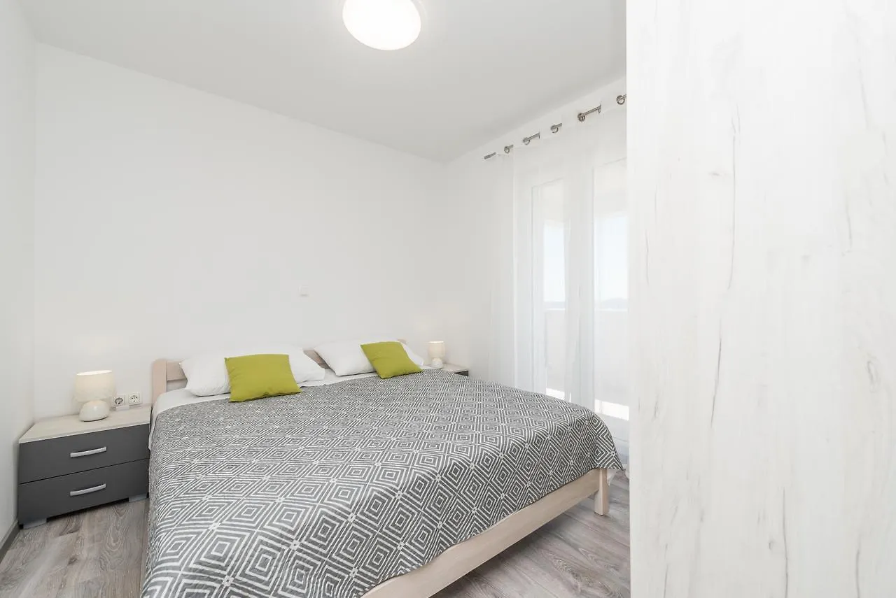 Apartments Janice Pakostane